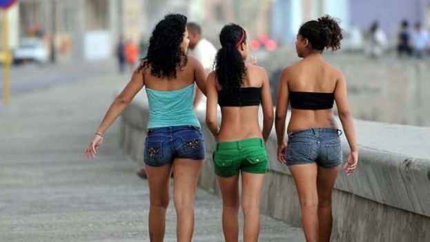 Teen girls Cuba