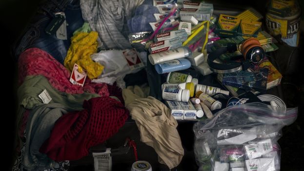 The inside of a traveler's suitcase arriving from Miami (14ymedio)