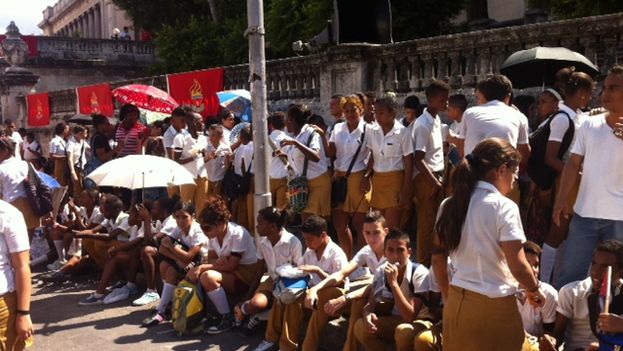 Students during the march for "The Cuban Five" (Lux Escobar)