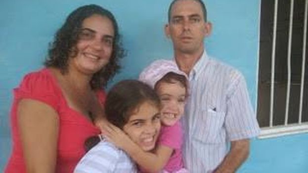 Pastor Mario Felix Lleonart with his family. (Source: Facebook)