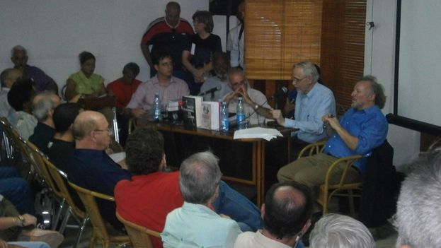 Presentation of "Back Channel to Cuba" at UNEAC (14Ymedio)