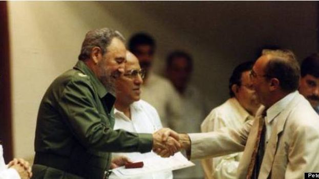 When the highest Cuban authorities got along with the president of the Tokmakjian Group. (Peter Kent / Huffington Post)