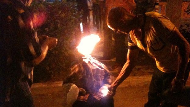 Pinar del Rio returned to the custom of burning a doll symbolizing the old year  (Juan Carlos Fernández)