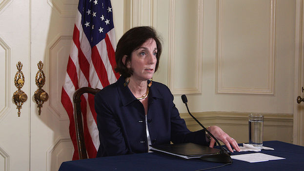 Roberta Jacobson at a press conference at the residence of the head of the US Interests Section in Havana (Luz Escobar)