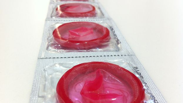 Some condoms (CC)