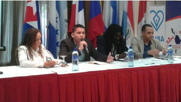 Young Cubans at the 2nd Forum of Youth and Democracy in Panama. (14ymedio)