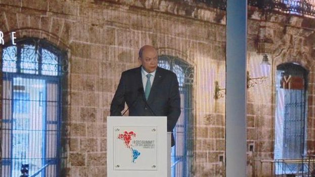 Rodrigo Malmierca, Cuba's Minister of Foreign Trade, speaks at a Business Forum at the Americas Summit. (Twitter)
