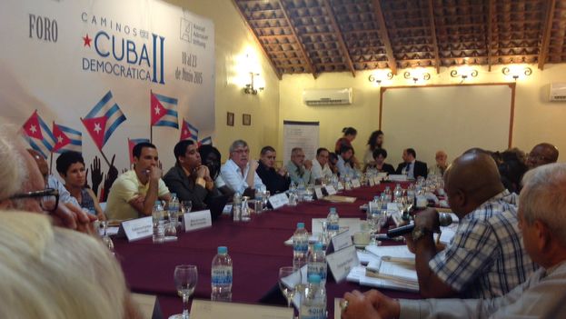 Conference participants gathered in Mexico. (14ymedio)
