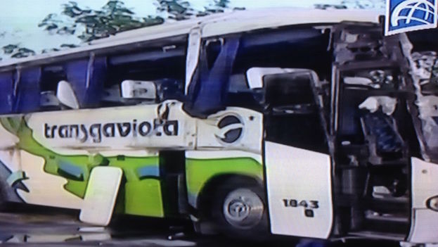 Transgaviota bus involved in an accident. (Image taken from the primate time television news)