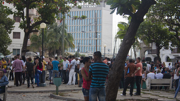 Outside the US Interests Section in Havana (14ymedio)