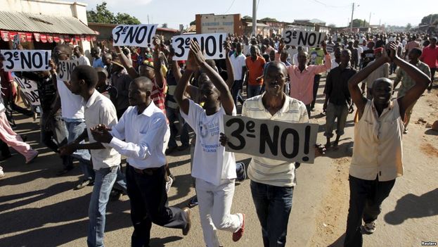 Demonstrators protest in Burundi. (VOA)
