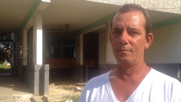Lazaro Yuri Valle Roca has been threatened and detained for documenting repression. (14ymedio)