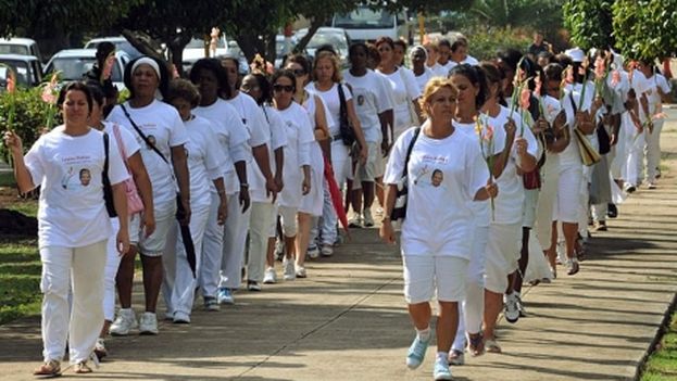 March of the Ladies in White through Havana. (EFE)