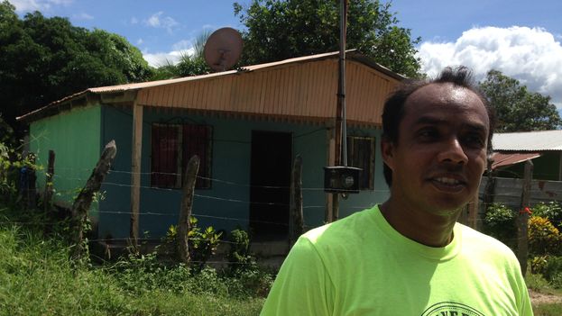 Mauricio Martinez has lived, since he was born, across from Bethel church in the Nazareht neighborhood (Photo 14ymedio / Reinaldo Escobar)