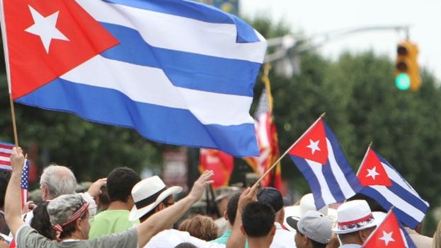 Members of the Cuban opposition march together during the Americas Summit in Panama