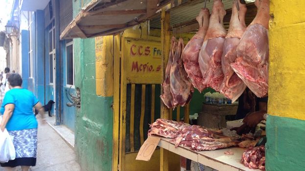 Stall selling pork in Havana (14ymedio)