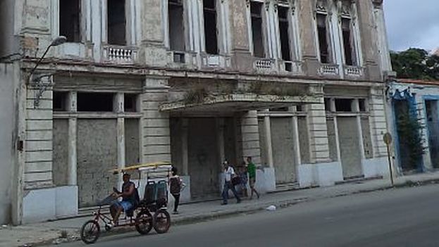 The huge building on Dragones Street that formerly housed the Hotel Nueva York, the first expropriation by Fidel Castro after the Revolution. (14ymedio)