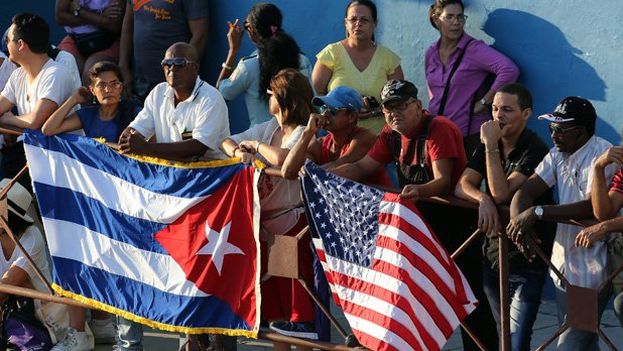 Flags of the United States and Cuba in the streets of Havana. (14ymedio)