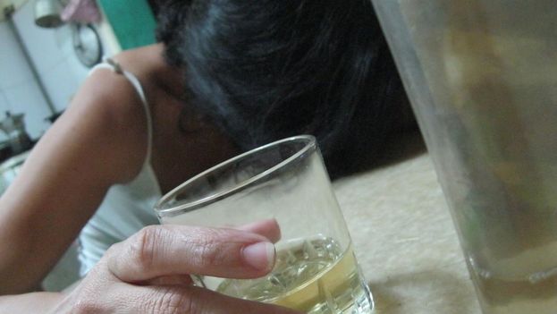 45% of Cubans over 15 consume alcoholic beverages. (Luz Escobar)