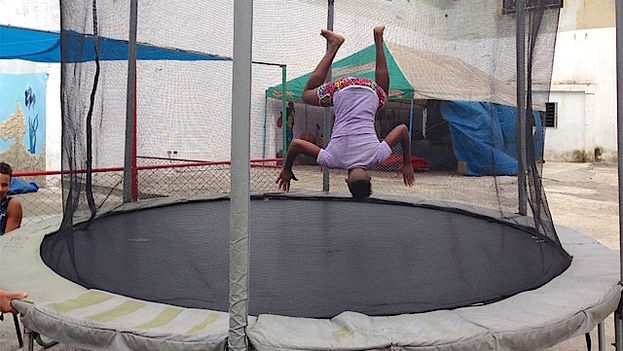 Trampoline located at the corner of Carlos III in Central Havana. (14ymedio)