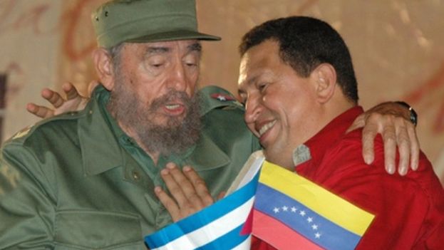 The Cuban president Fidel Castro and the late Venezuelan President Hugo Chavez, Cuba signed the Convention on Cooperation Venezuela in 2000. (Embassy of Cuba in Venezuela)