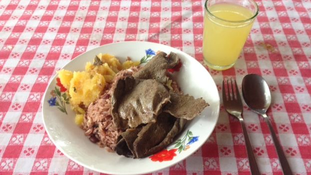 The “full meal” at the Ranchón restaurant in the Youth Labor Army market in Havana. (14ymedio)
