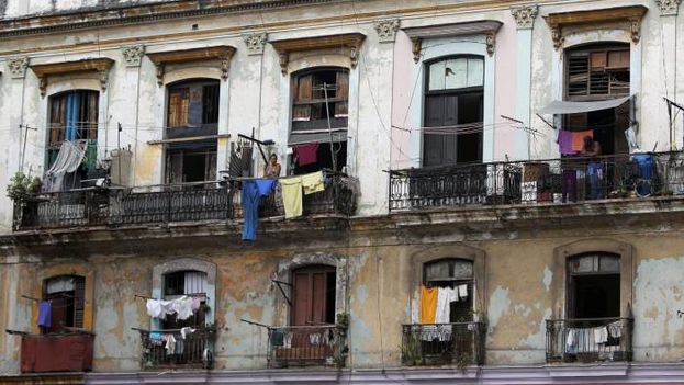 Apartment building in Havana. (EFE)