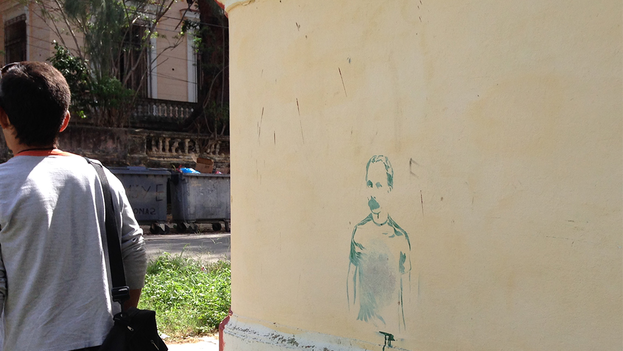 A graffiti of José Martí dressed in modern clothes has begun to appear on several walls of Havana. (14ymedio)