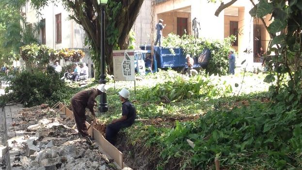 Intense renovations at the University of Havana have triggered speculation about a possible visit of Barack Obama to the University of Havana’s Great Hall. (14ymedio)