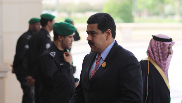 Nicolas Maduro enters the SAAC (South America and Arab countries) Summit on Wednesday in Riyadh. (Presidential press)