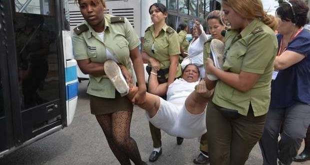 Some 46 Ladies in White who on Sunday, March 20th, were removed by force from Gandhi Park and subsequently arrested by members of the Ministry of the Interior in uniform and plainclothes. (Source: Nuevo Herald)