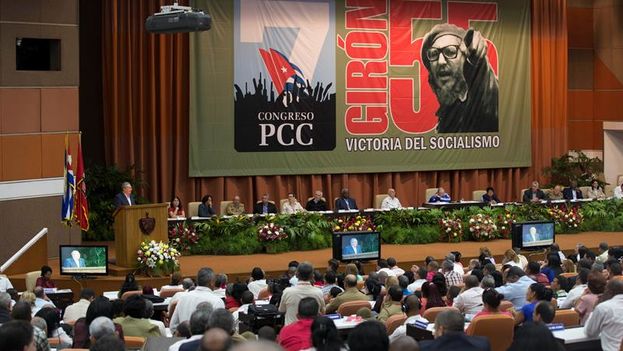 Cuban president Raúl Castro speaking last Tuesday at the 7th Congress of the Cuban Communist Party (EFE)