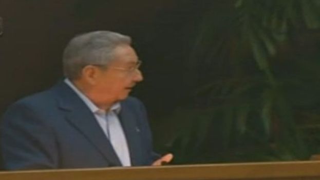 Raul Castro during the reading of the principal report to the Seventh Congress of the Communist Party. (Internet)