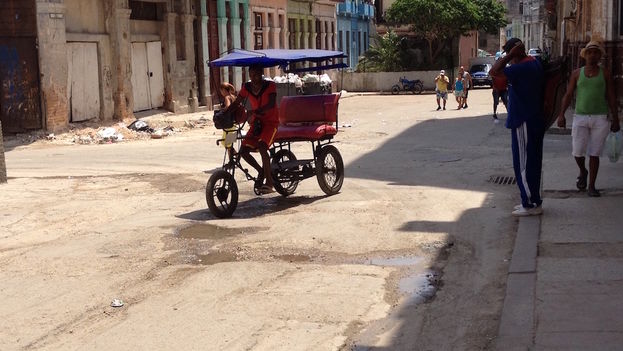 Pedicab in Havana. (14ymedio)