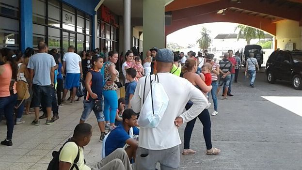 Cuban migrants stranded in Mexico wait to buy airplane tickets to Mexico