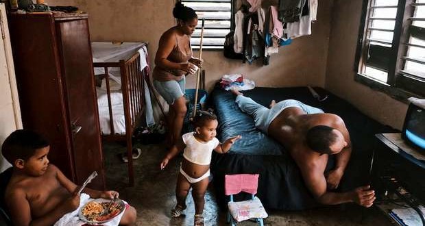 A Cuban family (X bit labs Community)