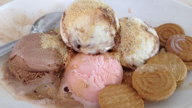 Those who knew the centrally located ice cream parlor during its first decades of life complain that after the remodeling the presentation, variety and taste of the products on offer has not improved. (14ymedio)