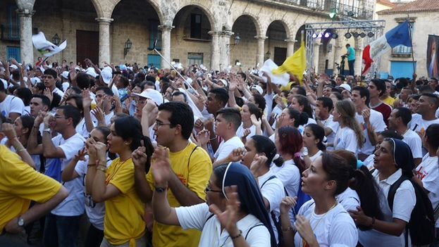 "Open up to big things. Do not be afraid," Pope Francis told young Cubans in a message released Thursday. (14ymedio)