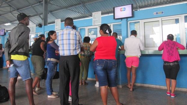 The "last minute" terminal in Havana for the purchase of interprovincial bus and train tickets. (14ymedio)