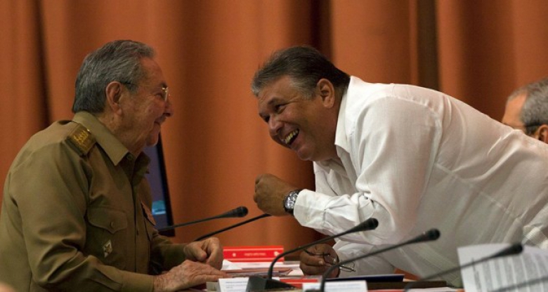 Raúl Castro and former Minister Marino Murillo. (INFOLATAM)