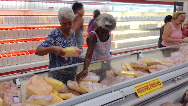 Decades of shortages and economic hardships have led us to a plane of survival where food is the center, obsession and goal of millions of people who inhabit this island. (14ymedio)