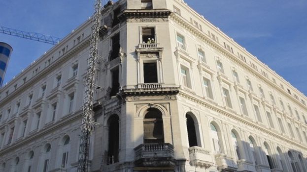 The Manzana Gomez hotel is being rebuilt in Havana.