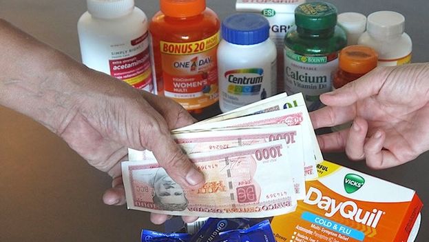 Vicky sells vitamins, sedatives, flu remedies and ointments in her “private pharmacy” (14ymedio).