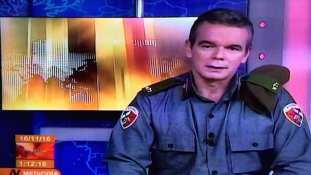 Froilan Arencibia, like other Cuban television announcers, wore a military uniform for the occasion. (14ymedio)