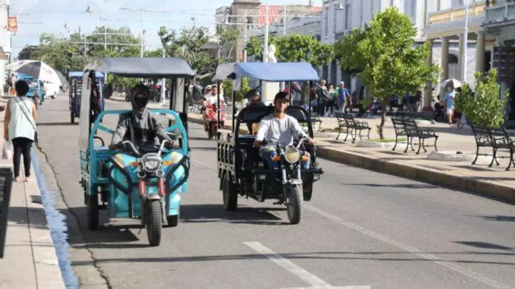 Cuban Official Accuse Private Tricycle Drivers in Cienfuegos of ‘Speculating’